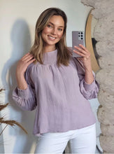 Load image into Gallery viewer, Textured puff sleeve lilac
